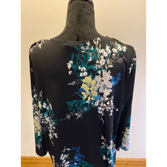Style & Co Faux Wrap Blouse Size 1X Black Floral + Stretch 3/4 Sleeve V neck Top - Picture 7 of 11
